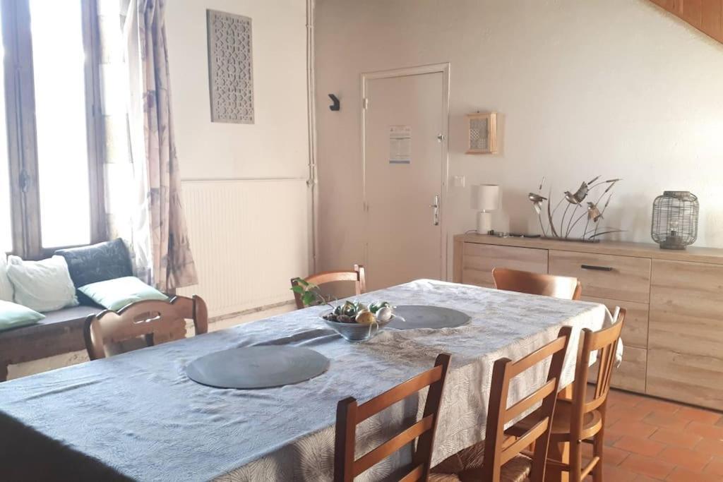 Gite A La Ferme, Avec Animaux, Fromages Et Nature Neuville-les-Decize Екстер'єр фото